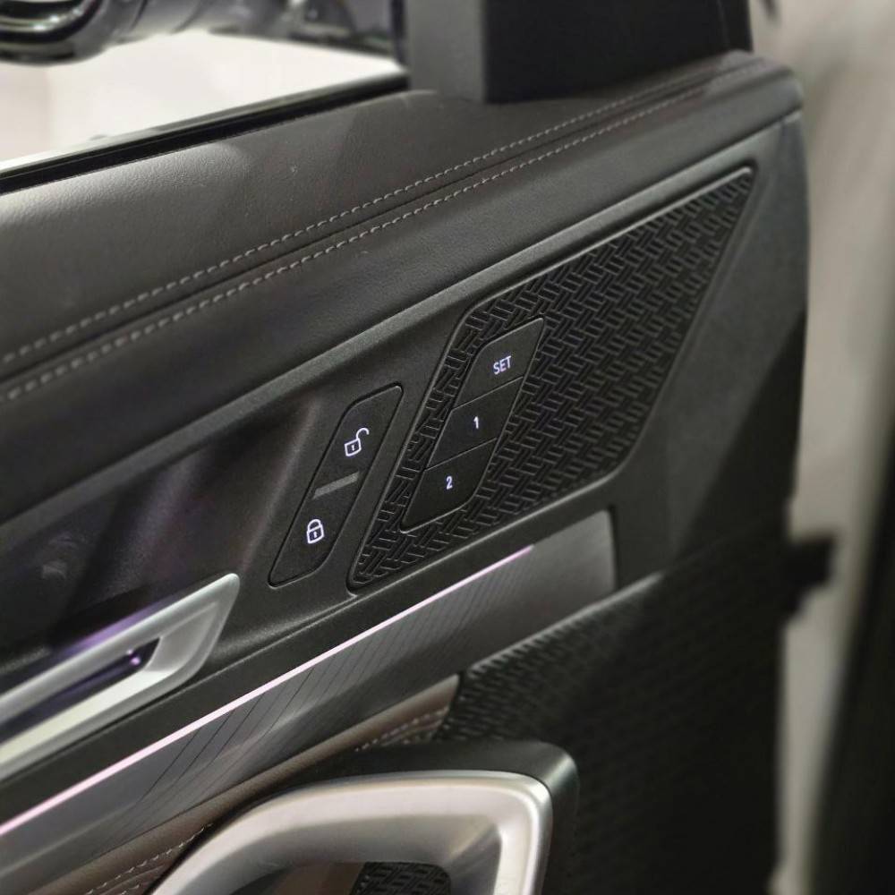 بی ام و ix1 مدل 2025