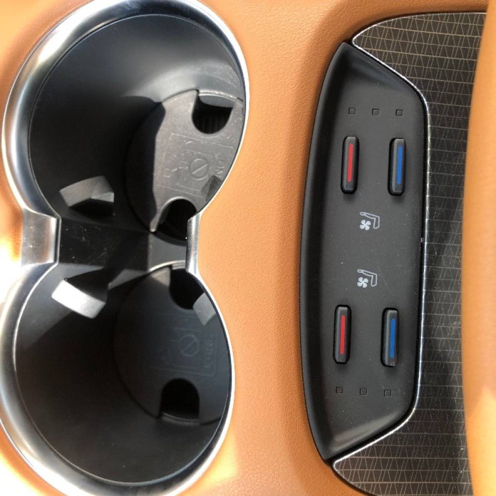 تویوتا مدل ونزا 2.0 لیتر پرمیوم سال 2024  صفر