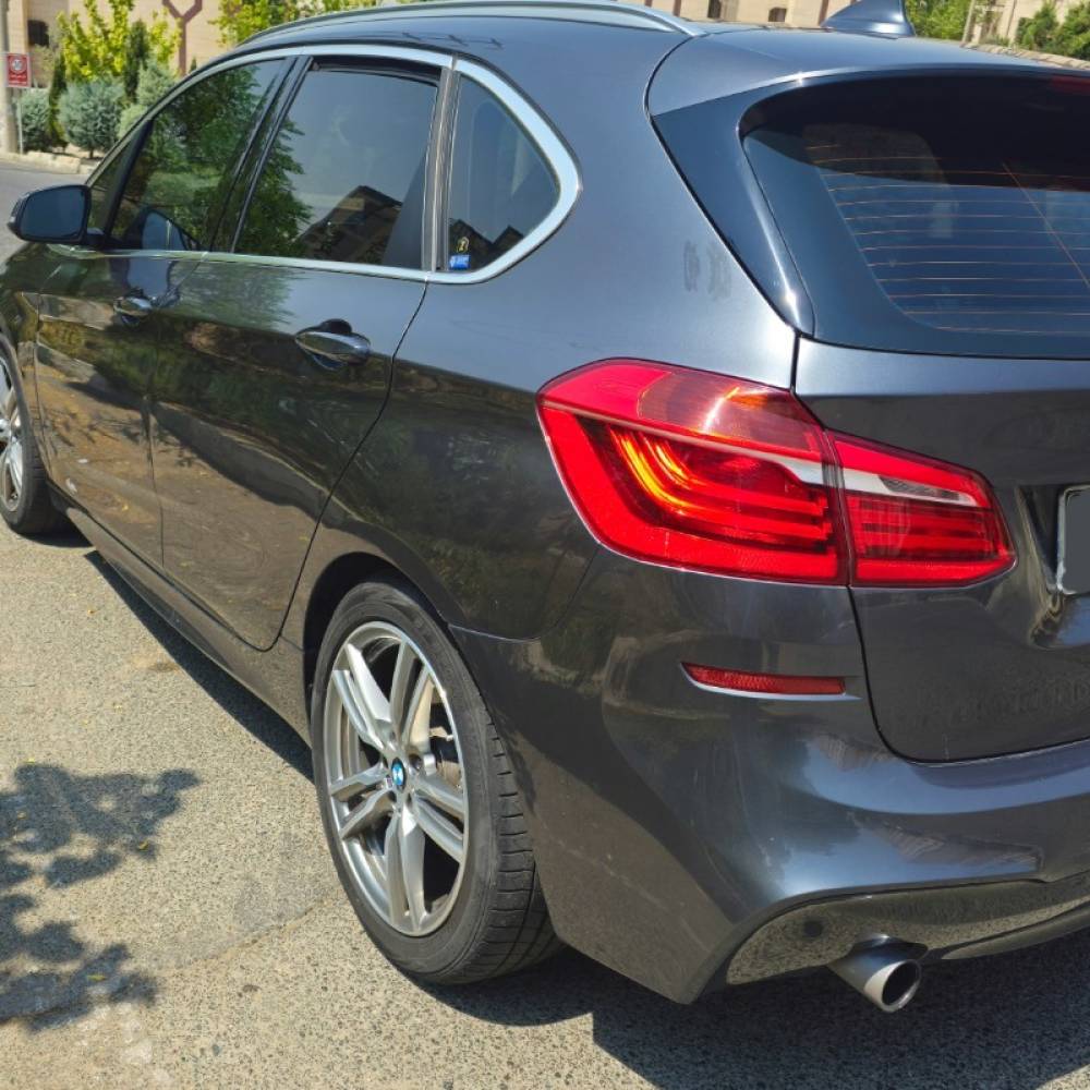 بی ام و مدل 218  کارکرده