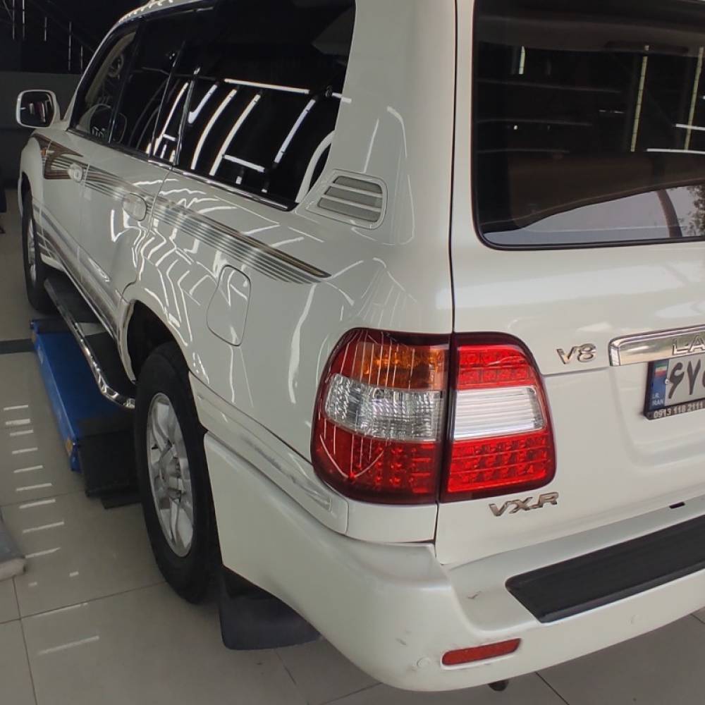 تویوتا مدل لندکروزر  کارکرده