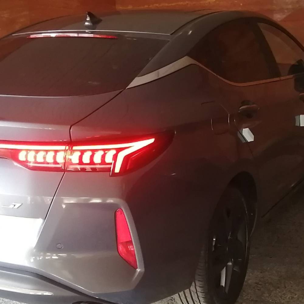 کی ام سی مدل J7 سال 1404  صفر