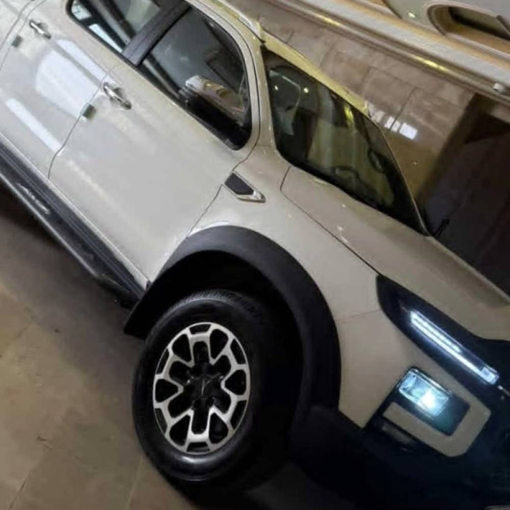 کی ام سی مدل t9 2 لیتر توربو سال 1403  کارکرده