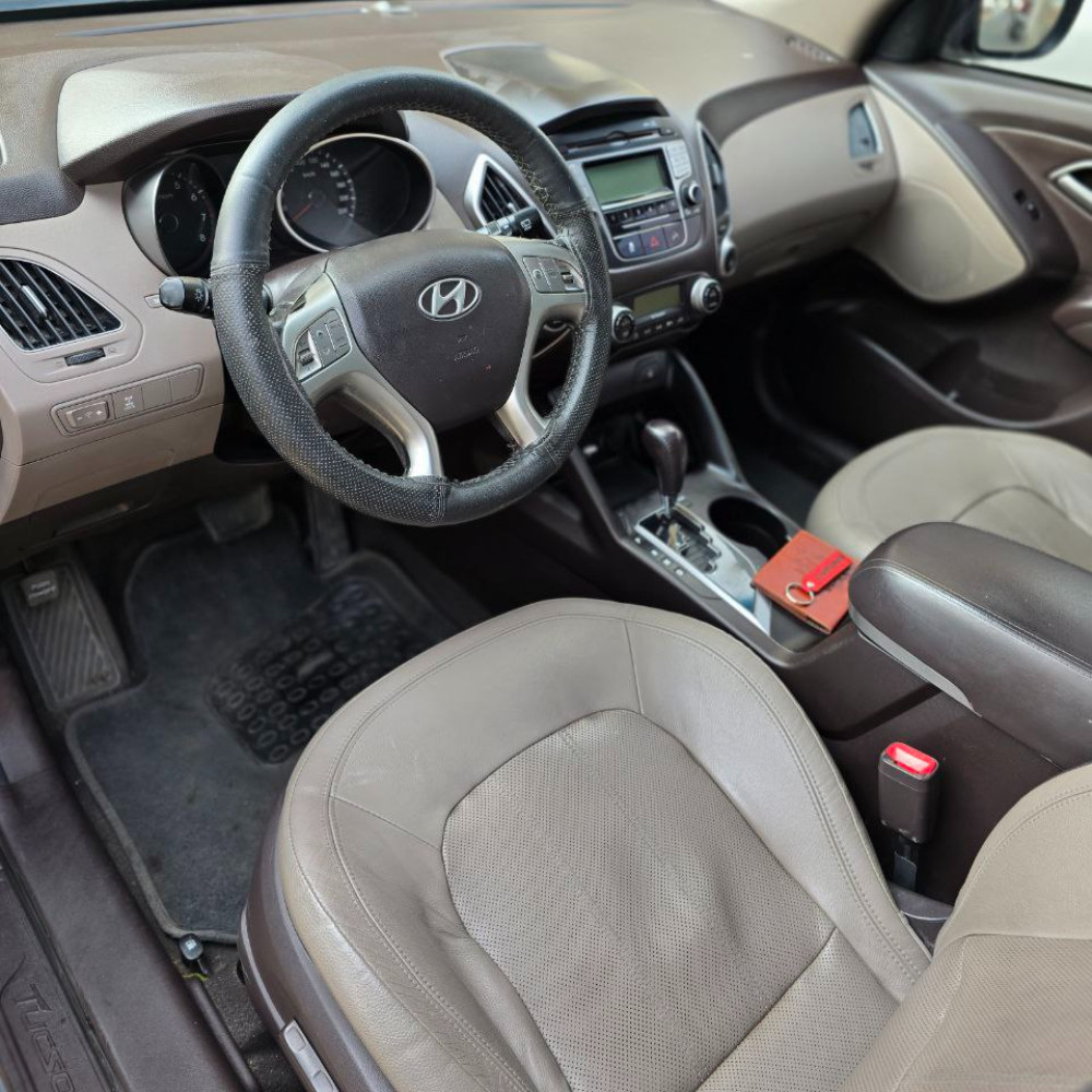 توسان مشکی مدل ۲۰۱۲