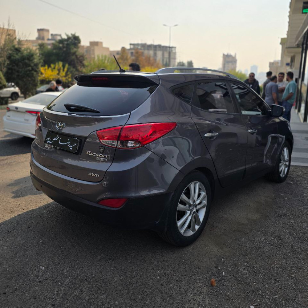 توسان مشکی مدل ۲۰۱۲