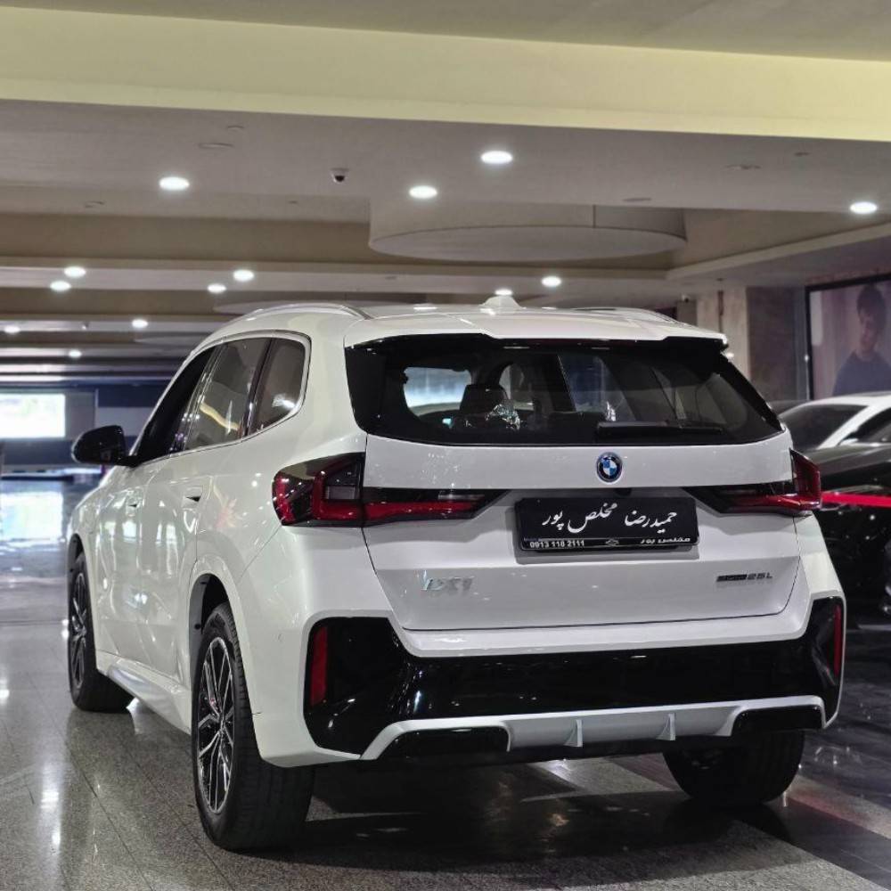 بی ام و ix1 مدل 2025