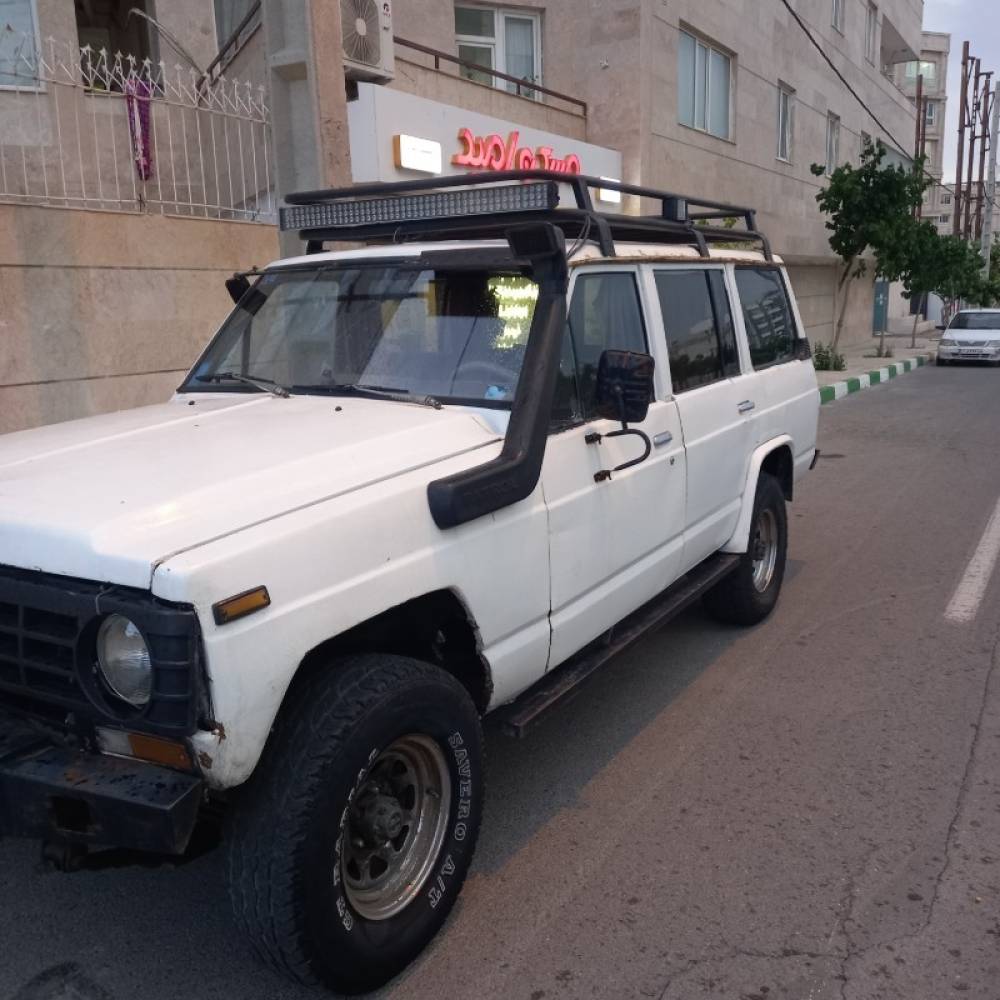 نیسان مدل پاترول چهار در 6 سیلندر سال 1372  کارکرده