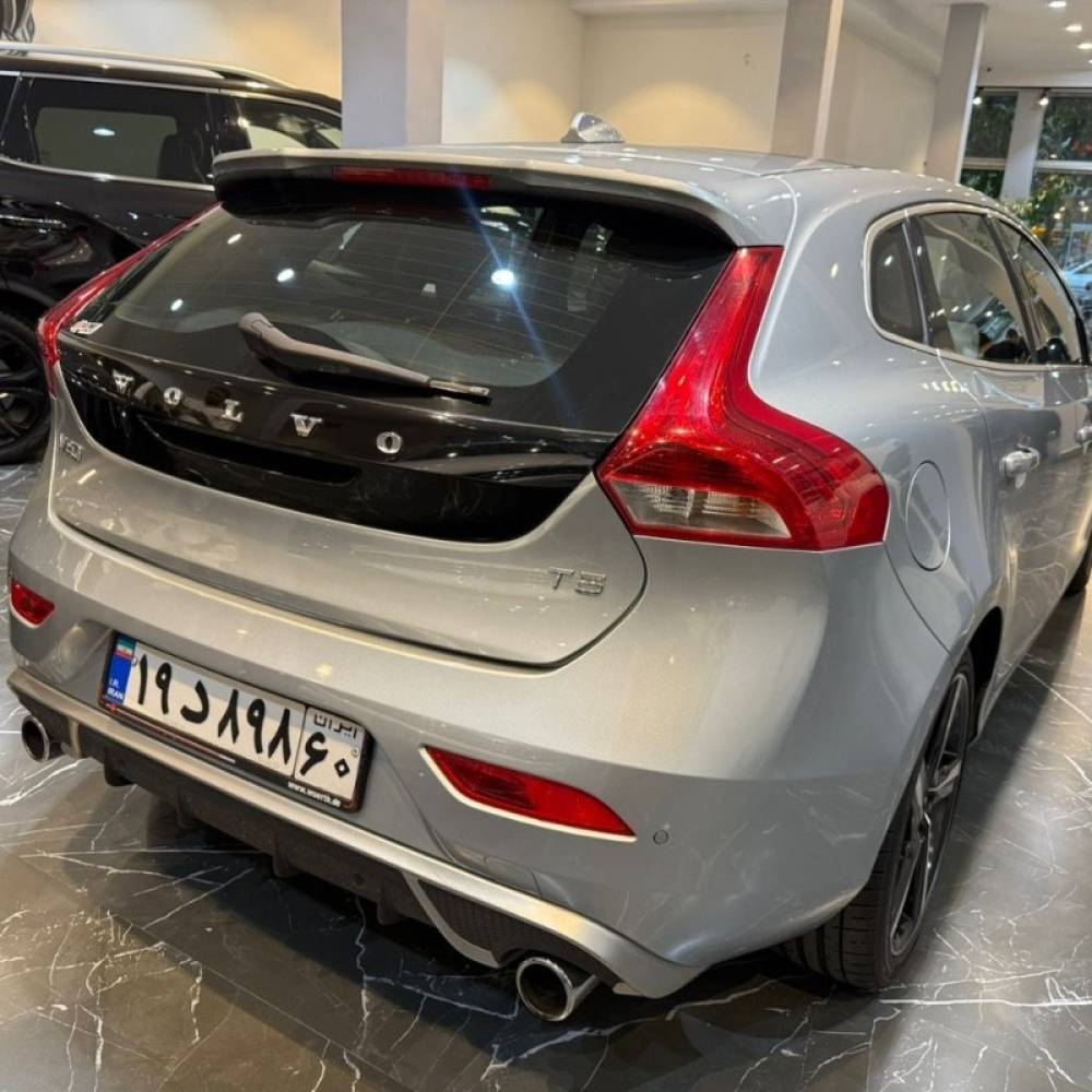 ولوو مدل V40 سال 2013  کارکرده