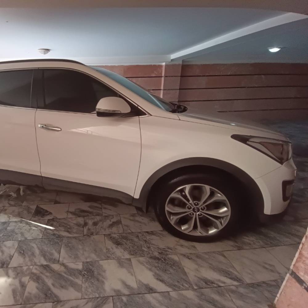 هیوندای مدل سانتافه 4 سیلندر دو دیفرانسیل سال 2015  کارکرده