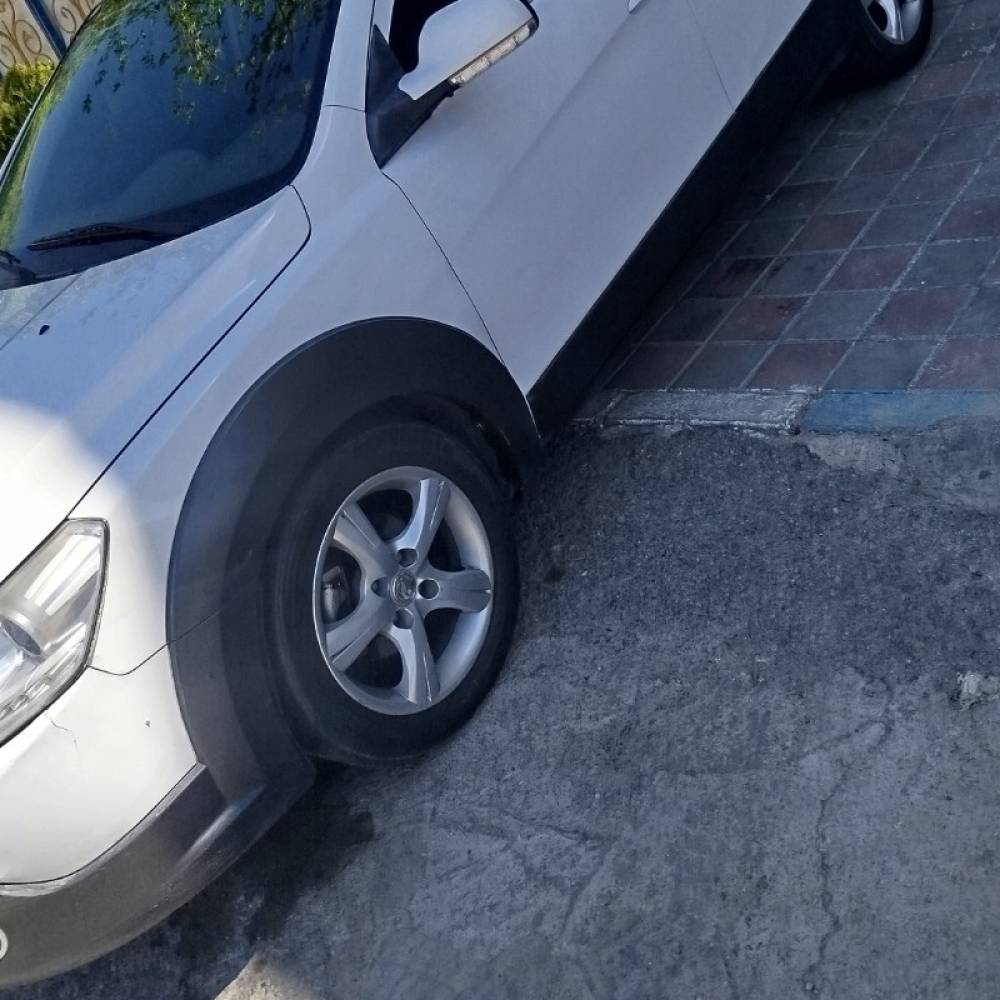 دانگ فنگ مدل H30 کراس سال 1396  کارکرده