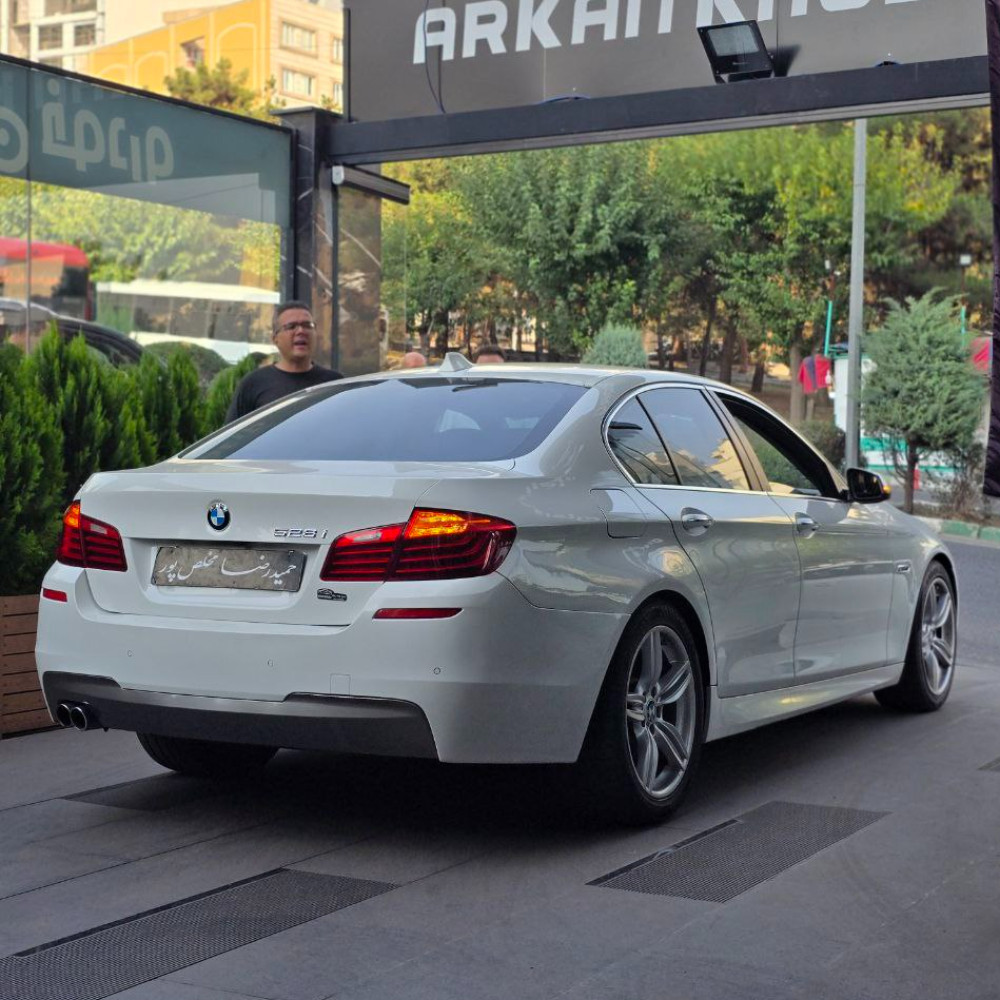 بی ام و 528 سفید ۲۰۱۴