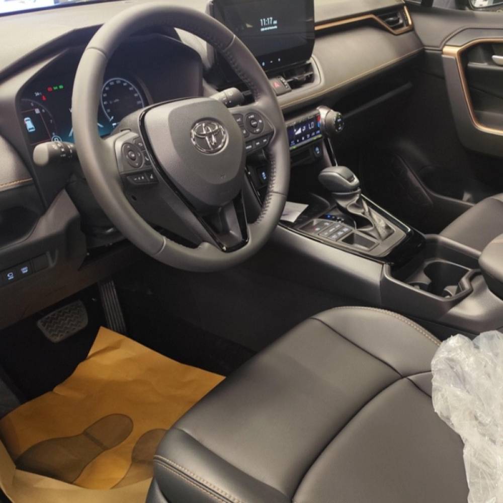 تویوتا مدل وایلندر 2.0 لیتر دو دیفرانسیل سال 2025  صفر