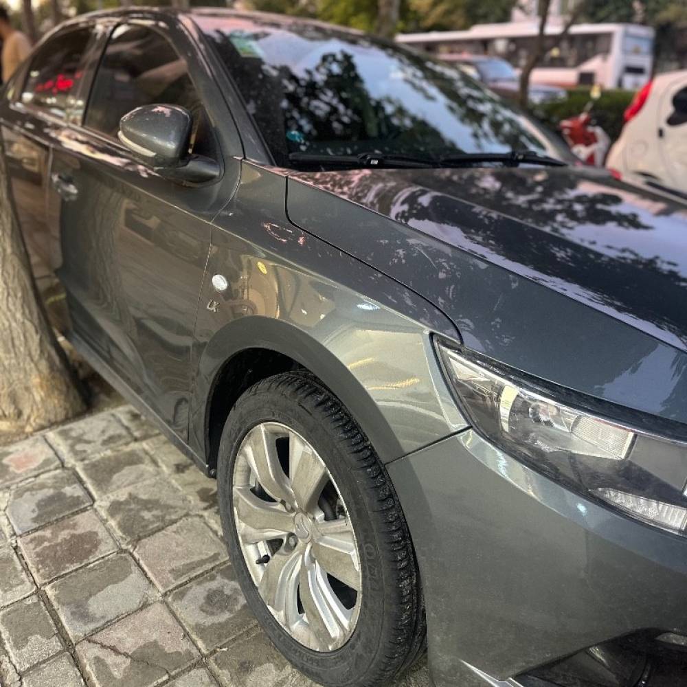 تارا مدل اتوماتیک V4 مدل LX سال 1404  کارکرده