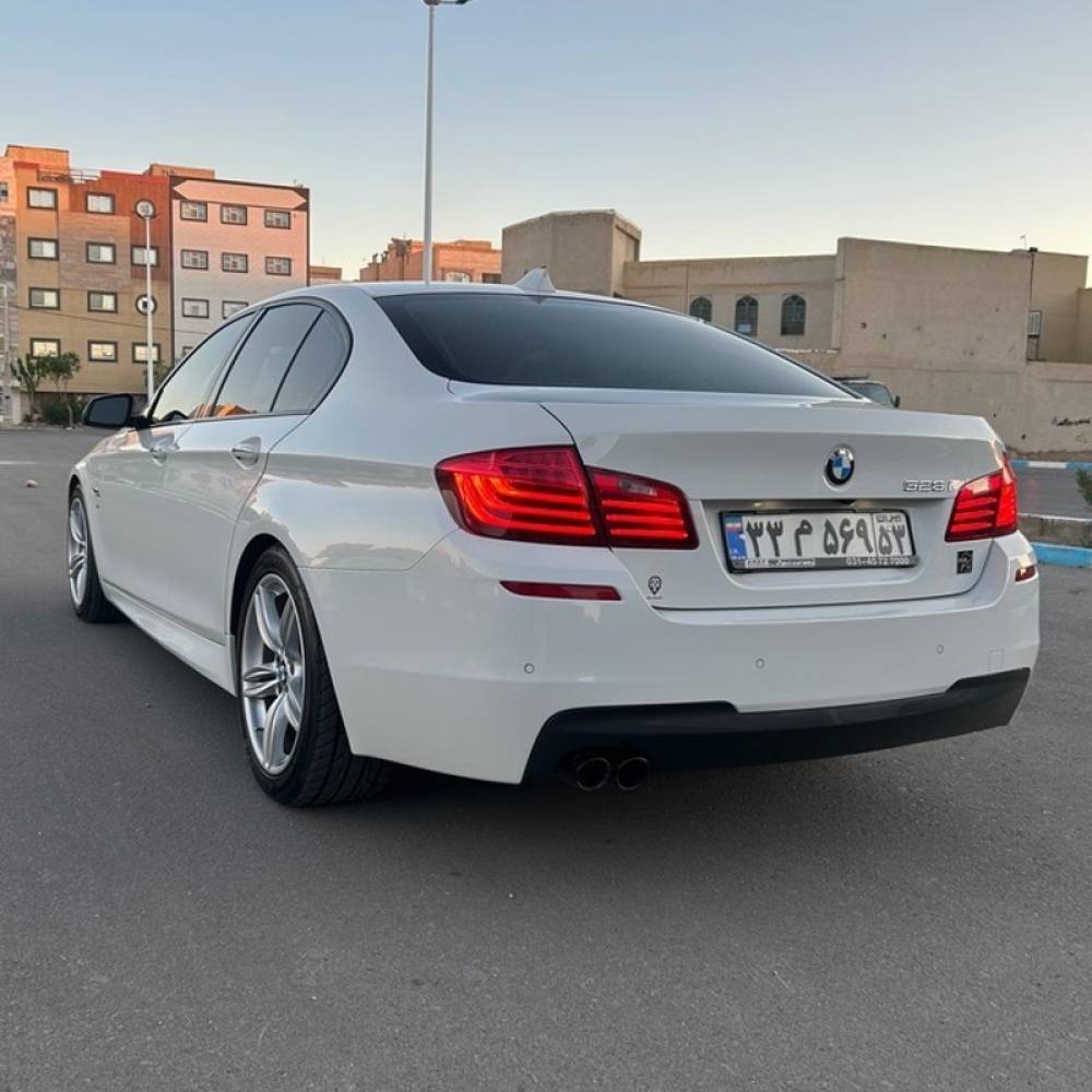بی ام و مدل سری 5 سدان 528i سال 2014  کارکرده