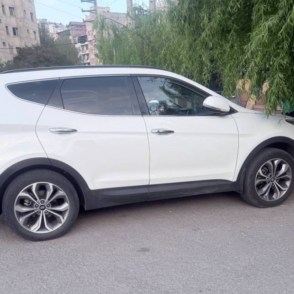 هیوندای مدل سانتافه 4 سیلندر دو دیفرانسیل سال 2014  کارکرده