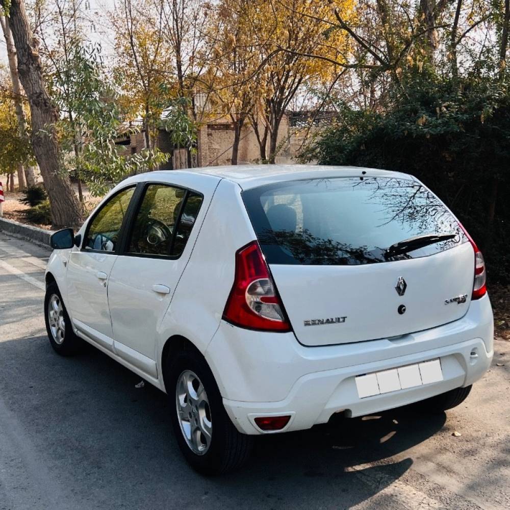 رنو مدل ساندرو اتوماتیک سال 1396  کارکرده