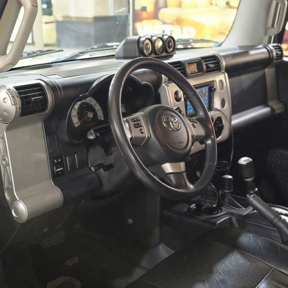 تویوتا اف جی مدل 2011