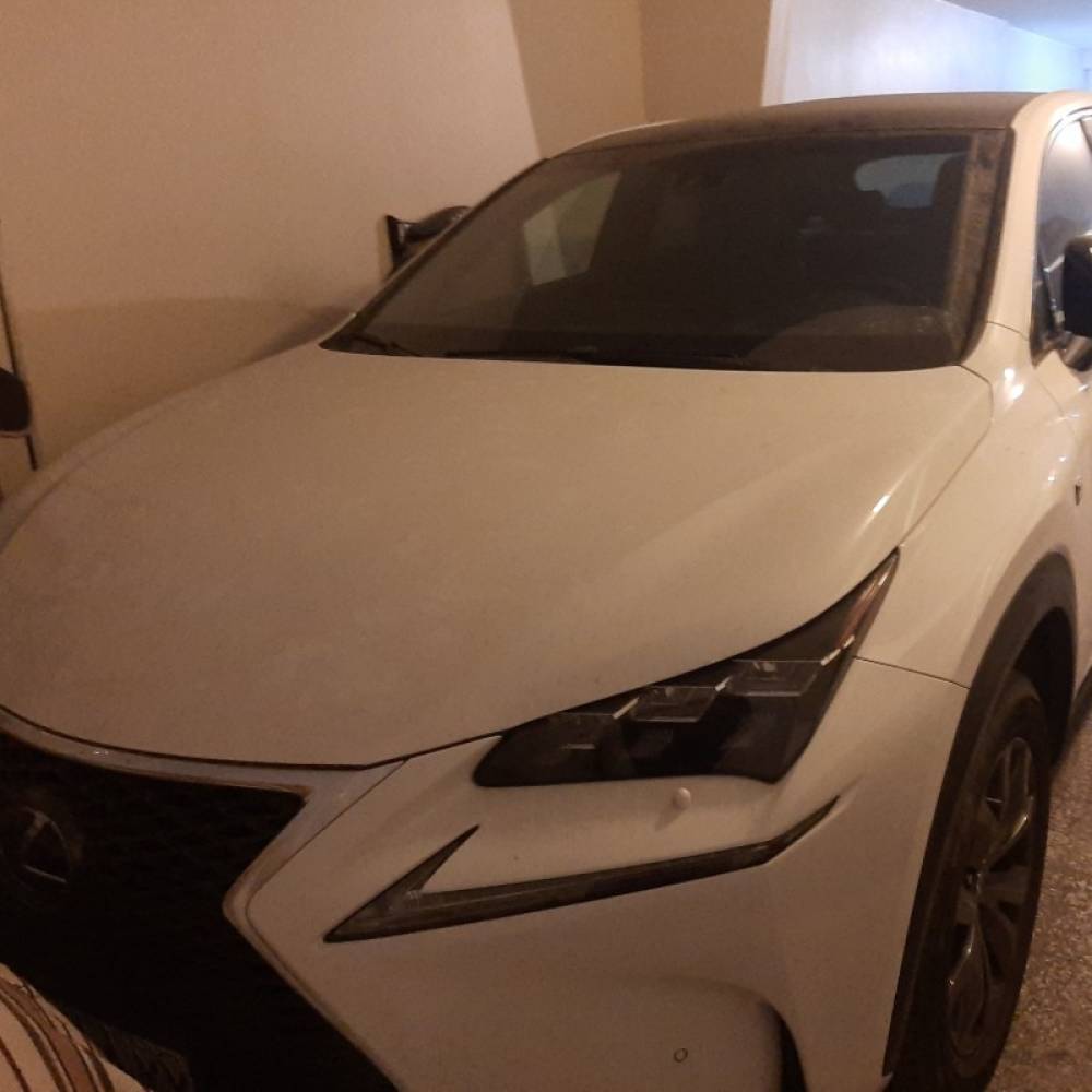 لکسوس مدل NX300  کارکرده