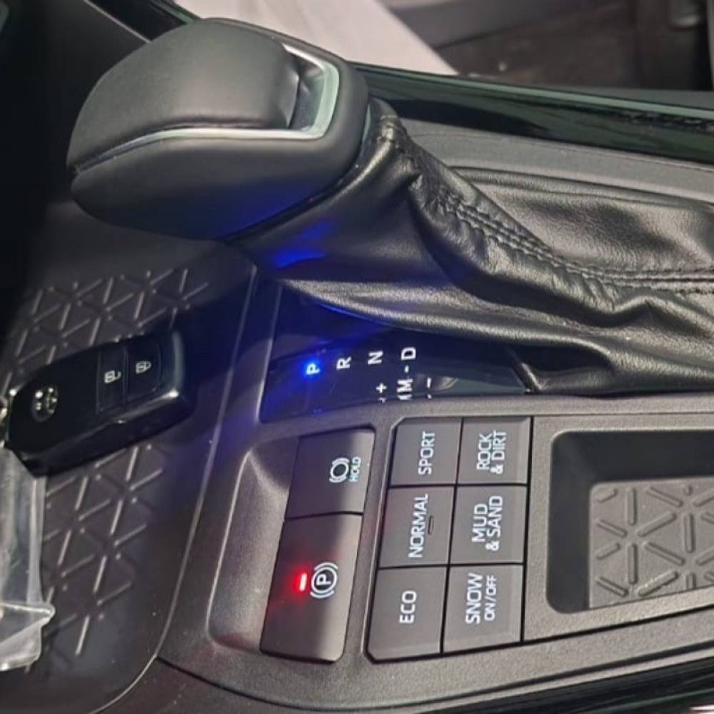 تویوتا مدل وایلندر 2.0 لیتر دو دیفرانسیل سال 2025  صفر