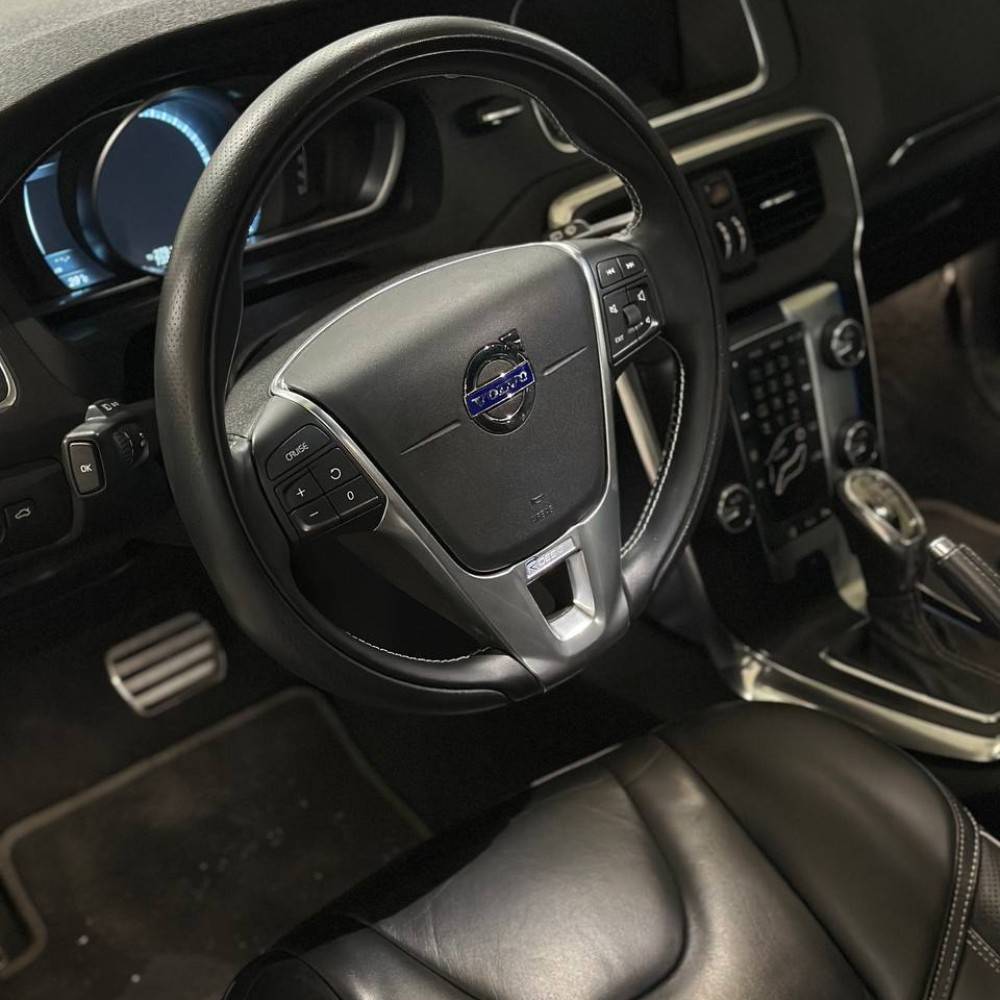 ولوو v40 مدل 2013