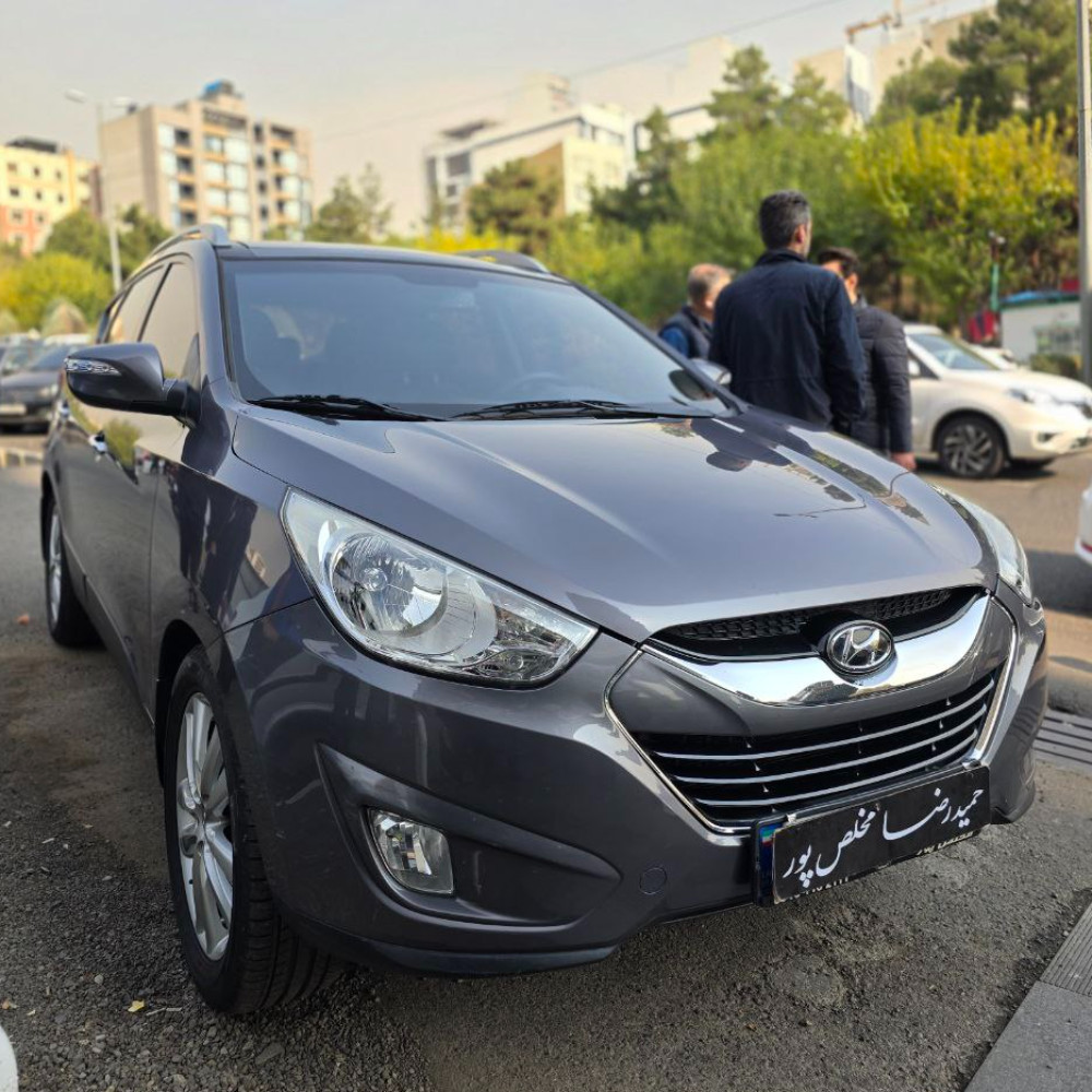 توسان مشکی مدل ۲۰۱۲