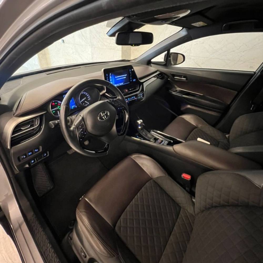 تویوتا مدل C-HR هیبرید سال 2017  کارکرده