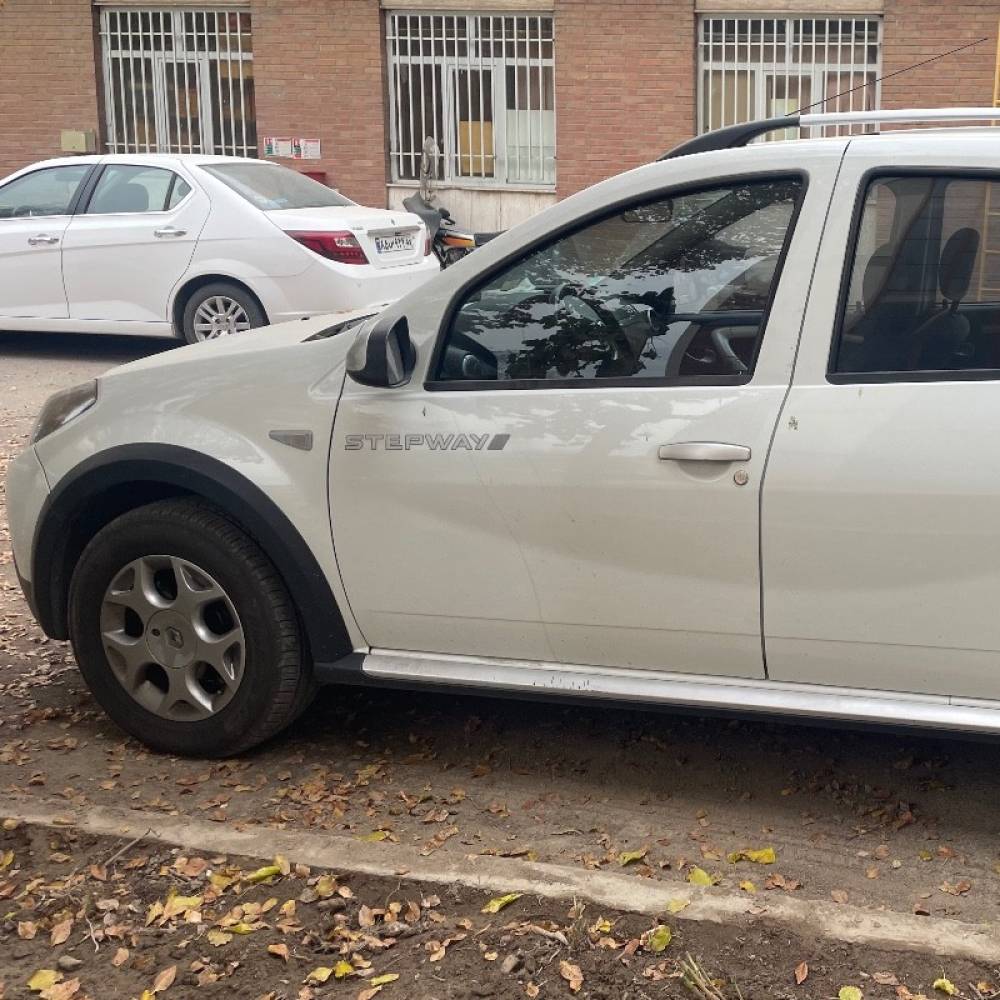 رنو مدل ساندرو استپ وی اتوماتیک سال 1396  کارکرده