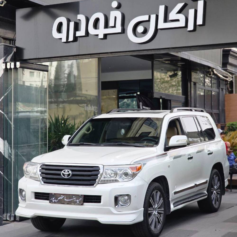 تویوتا لندکروز مدل ۲۰۱۰
