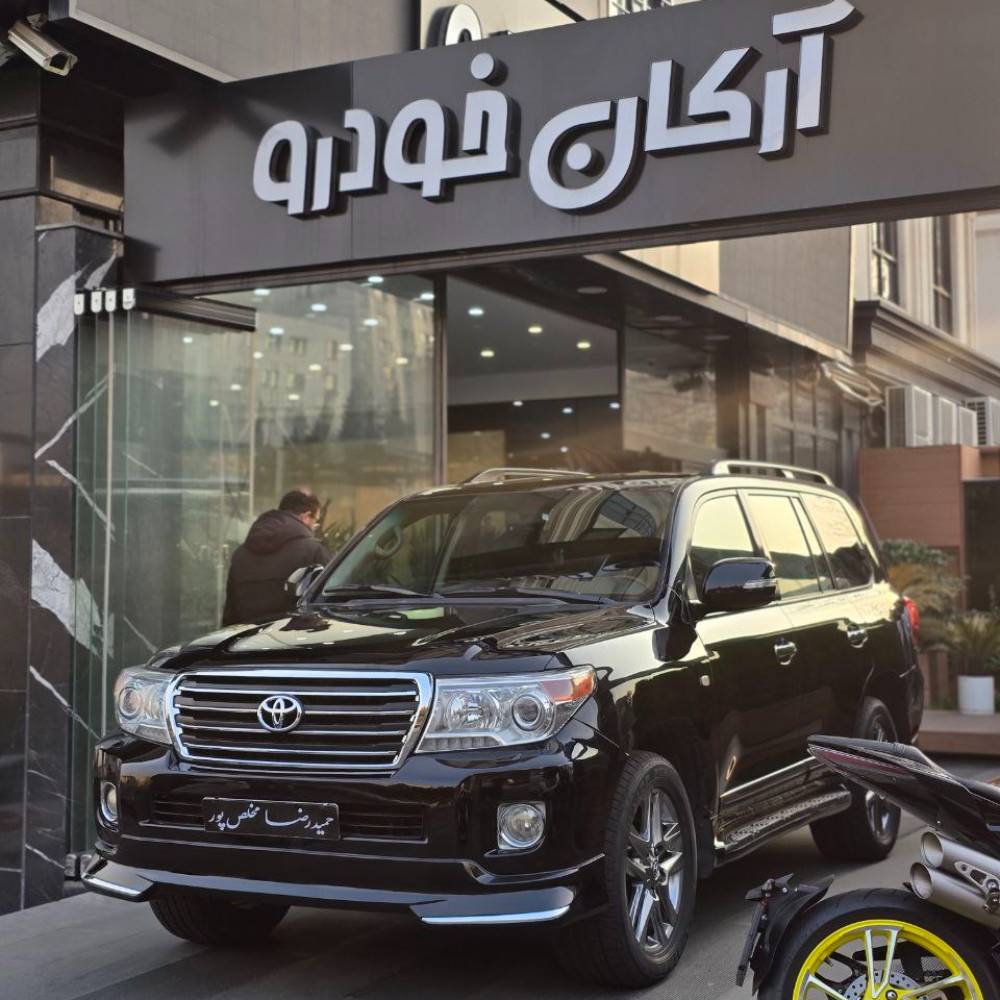 لندکروز مدل ۲۰۱۰