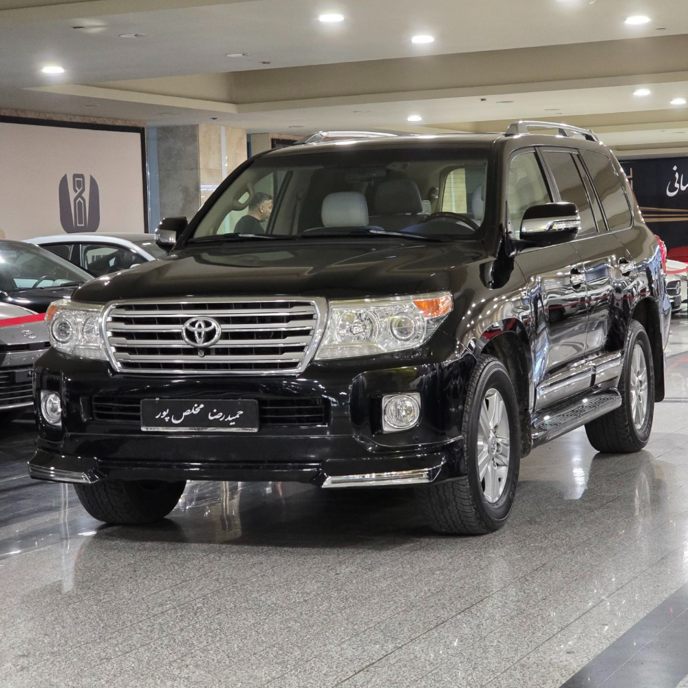 تویوتا لندکروز 8سیلندر مدل 2015