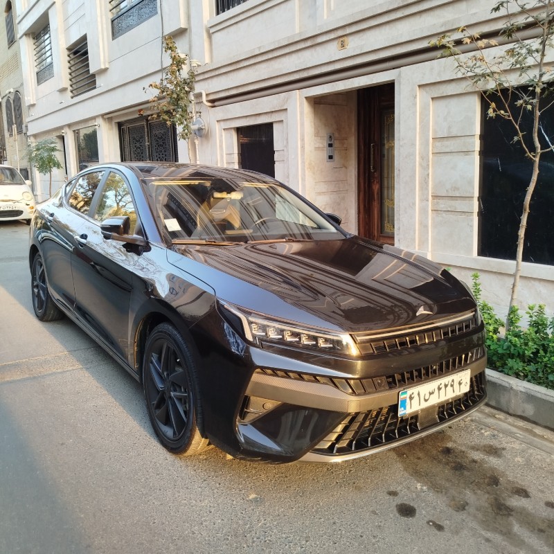 کی ام سی مدل J7 سال 1402  کارکرده