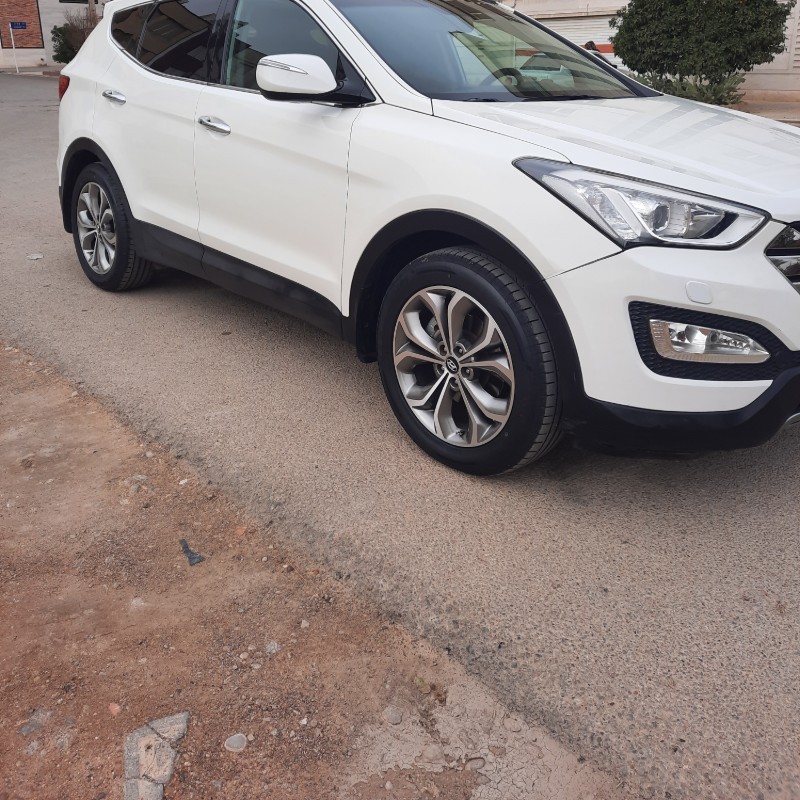 هیوندای مدل سانتافه 4 سیلندر دو دیفرانسیل سال 2014  کارکرده