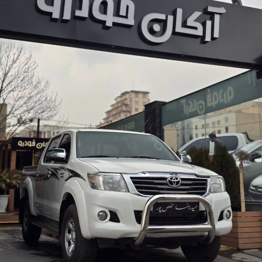 تویوتا هایلوکس مدل 2015