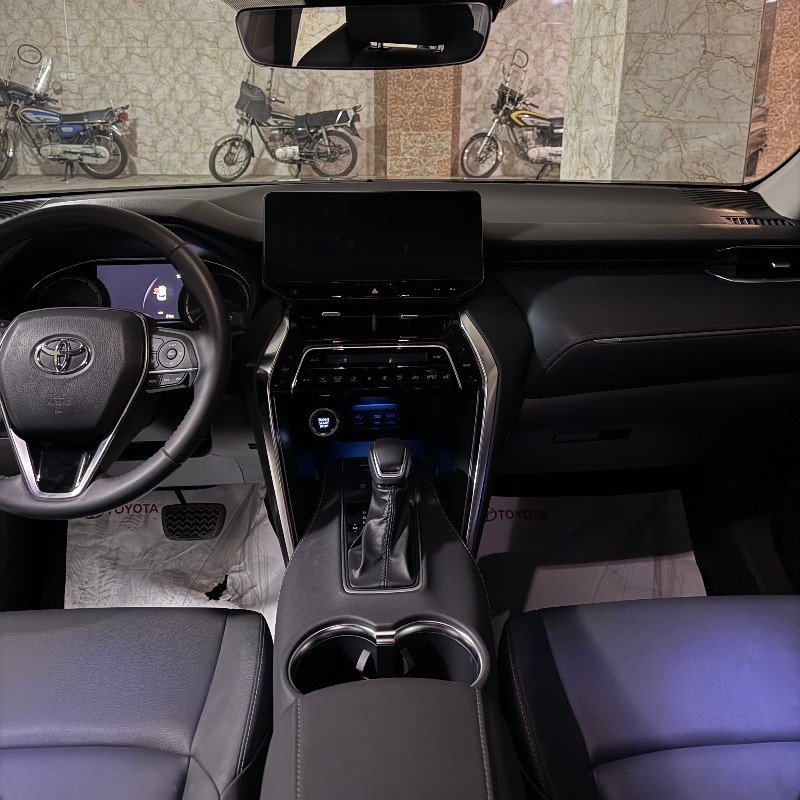 تویوتا مدل ونزا 2.0 لیتر لاکچری سال 2024  صفر