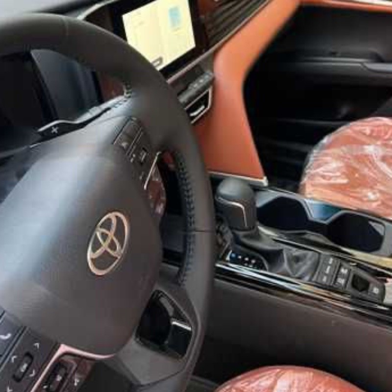 تویوتا مدل کمری هیبرید 2.5 لیتر LE سال 2025  کارکرده