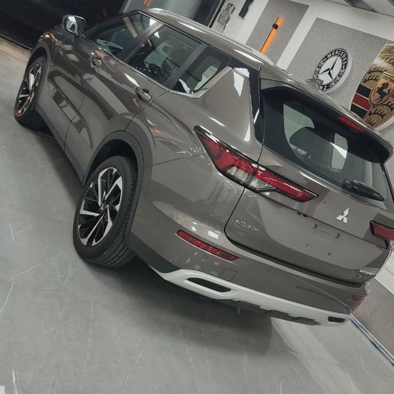 میتسوبیشی مدل اوتلندر تک دیفرانسیل P لاین سال 2023  کارکرده