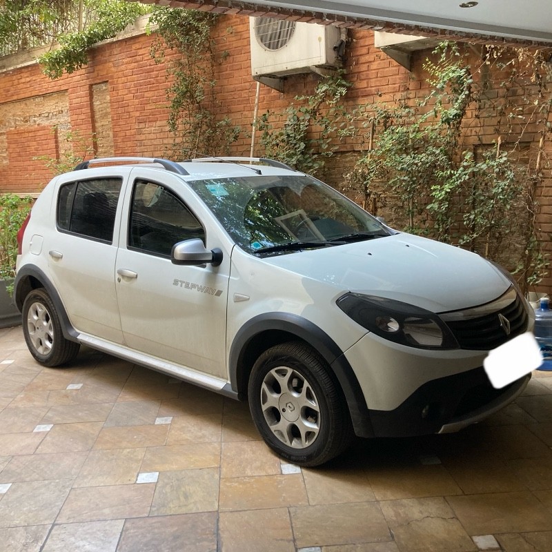 رنو مدل ساندرو استپ وی دنده ای سال 1396  کارکرده