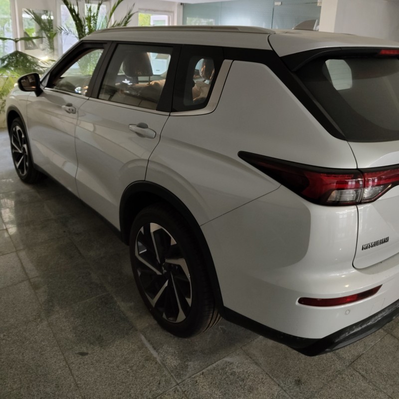 میتسوبیشی مدل اوتلندر تک دیفرانسیل H لاین سال 2023  صفر