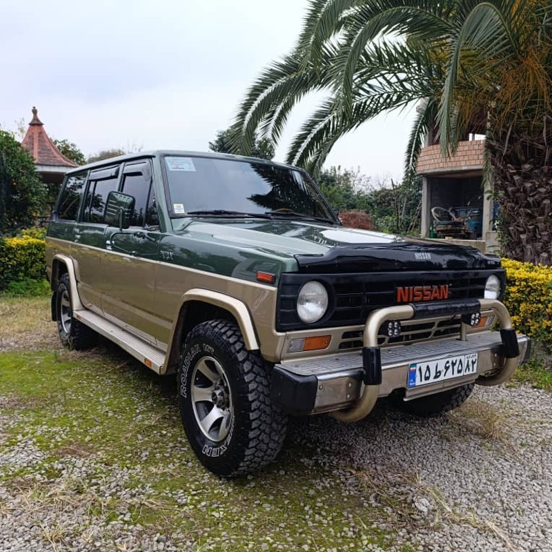 نیسان مدل پاترول چهار در 4 سیلندر سال 1379  کارکرده