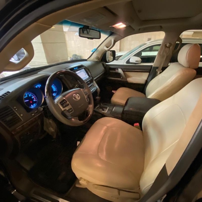 تویوتا مدل لندکروزر  کارکرده