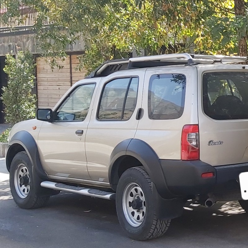 نیسان مدل رونیز سال 1384  کارکرده