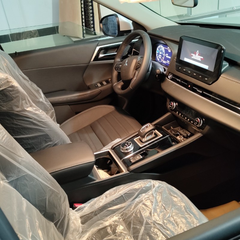 میتسوبیشی مدل اوتلندر تک دیفرانسیل H لاین سال 2023  صفر