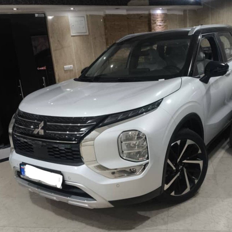 میتسوبیشی اوتلندر 2023