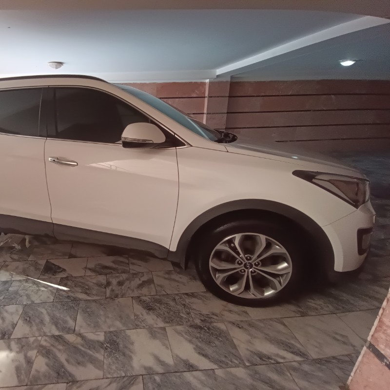 هیوندای مدل سانتافه 4 سیلندر دو دیفرانسیل سال 2015  کارکرده