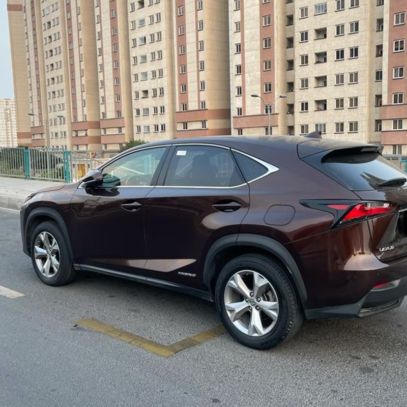 لکسوس مدل NX300  کارکرده