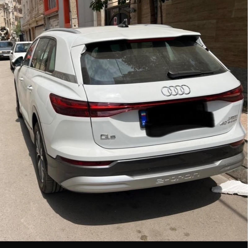 آئودی مدل Q5 e-tron 40 سال 2024  کارکرده