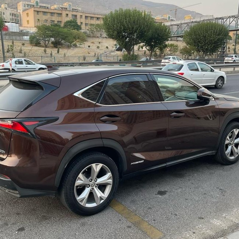 لکسوس مدل NX300  کارکرده