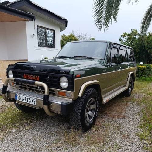 نیسان مدل پاترول چهار در 4 سیلندر سال 1379  کارکرده