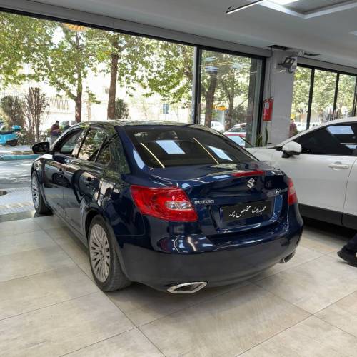 سوزوکی کیزاشی 2012