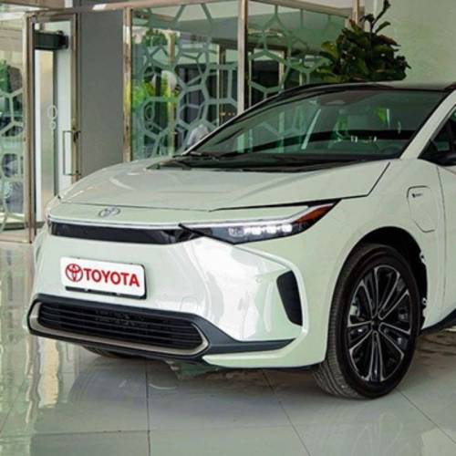 تویوتا مدل bz4x 615 مکس سال 2024  صفر