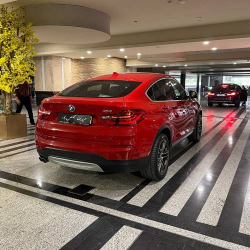 بی ام و قرمز مدل ۲۰۱۵